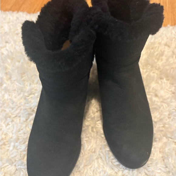 UGG Black Fuzzy Womens Boots - Picture 5 of 8